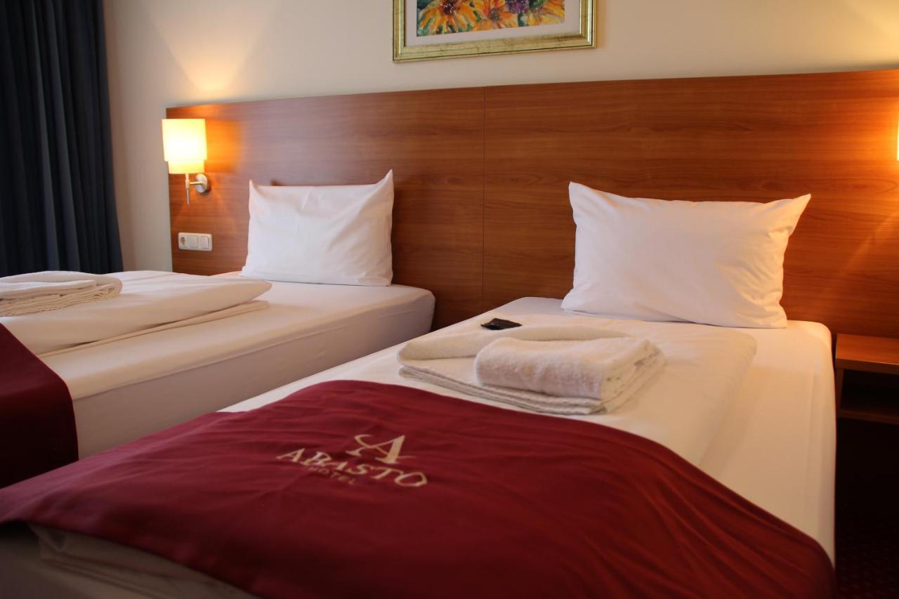 Abasto Hotel Eichenau Esterno foto