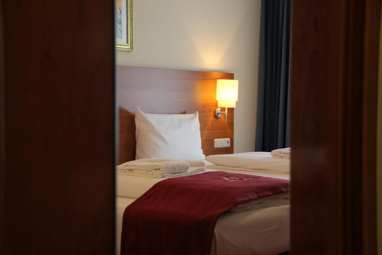 Abasto Hotel Eichenau Esterno foto
